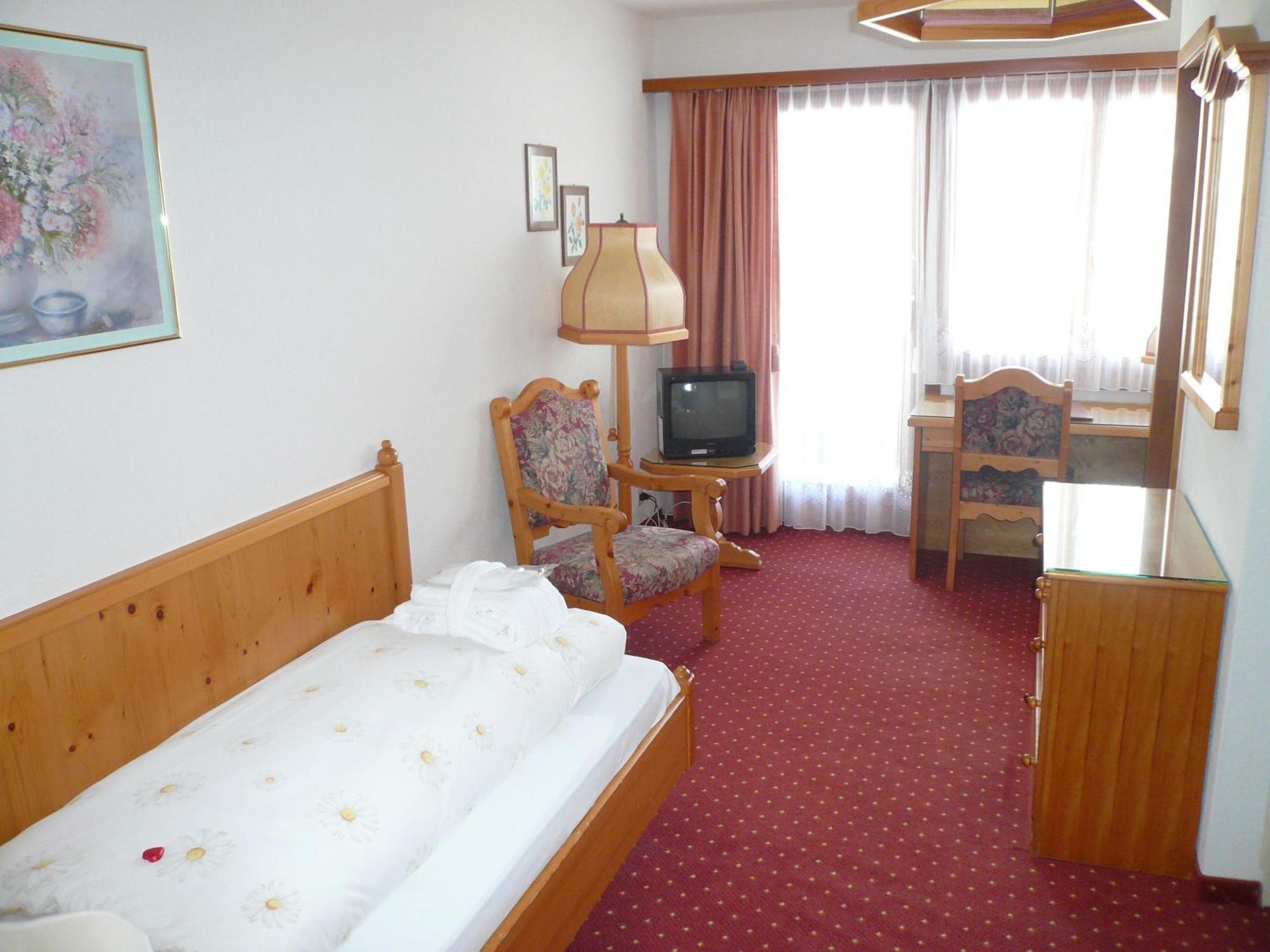 Hotel Cresta ฟลิมส์ ห้อง รูปภาพ
